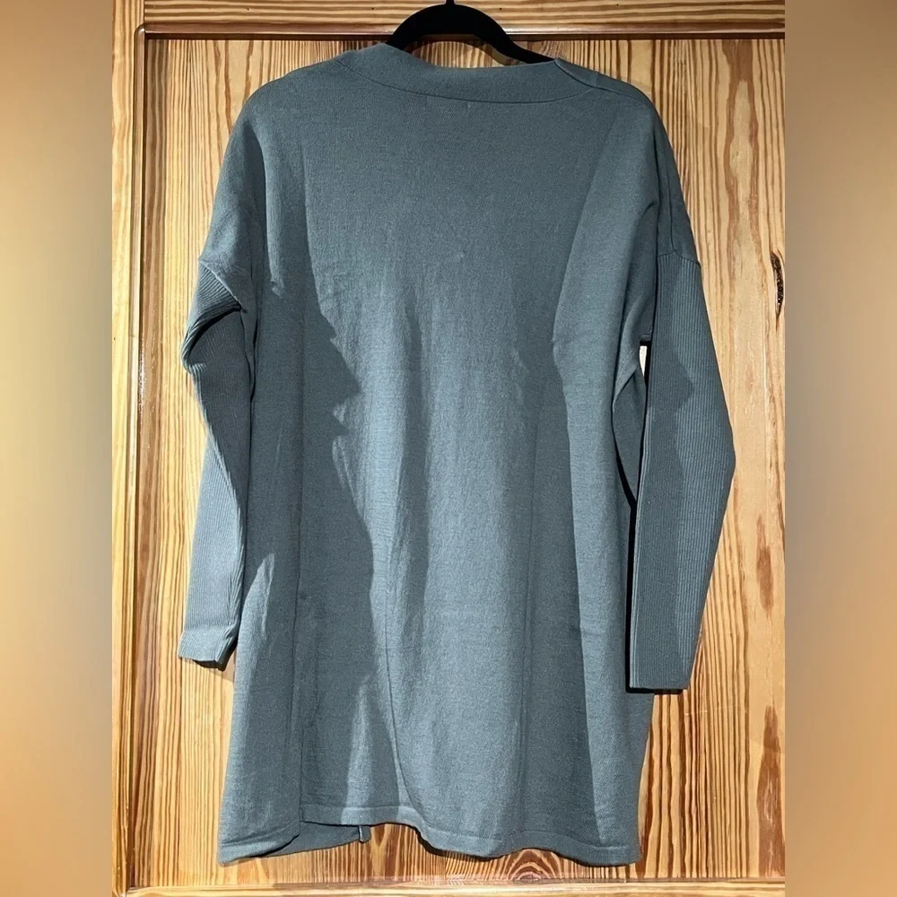 Army Green V-Neck Relaxed Fit Tunic Sweater Woman's Size Small